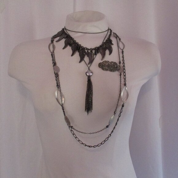 Lot of (3) Necklaces Unsigned Fashion (1) Gun Metal Brooch - Picture 1 of 9